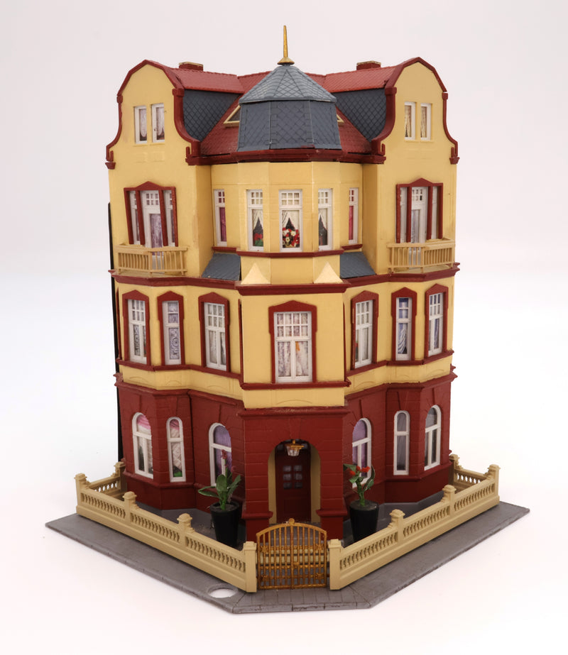 HO Scale Kibri Corner Building Model – Tan