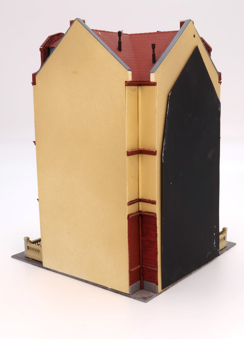 HO Scale Kibri Corner Building Model – Tan