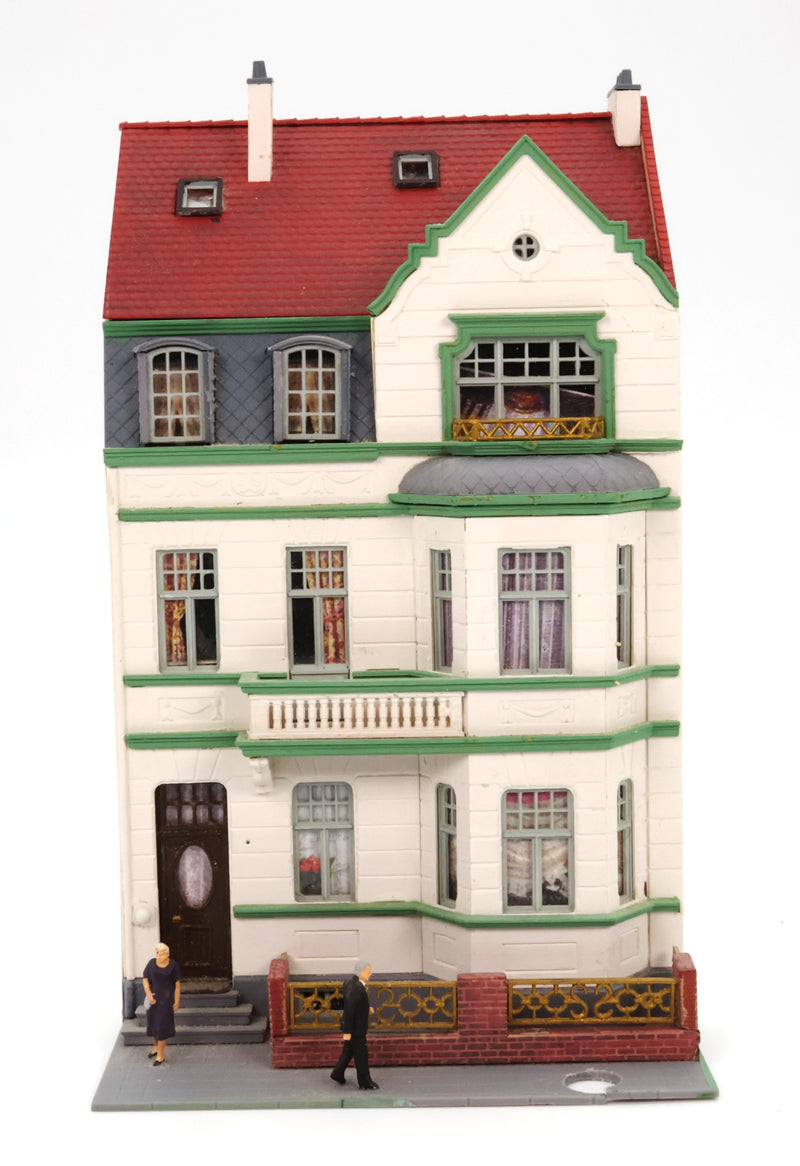 HO Scale Kibri Double-Sided Townhouse Building Model – White & Yellow