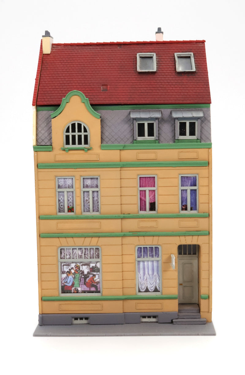 HO Scale Kibri Double-Sided Townhouse Building Model – White & Yellow