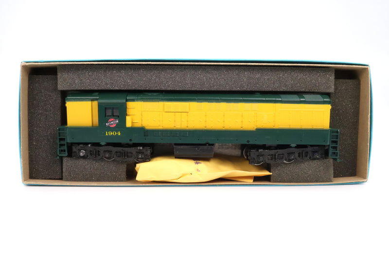 Athearn HO Scale Trainmaster Diesel (Powered) Locomotive Chicago and North Western #1904