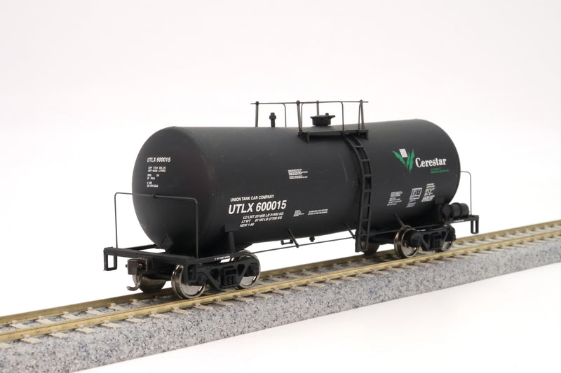 Walthers HO Scale Gold Line 16,000 Gallon Funnel Flow Tank Car UTLX #600015